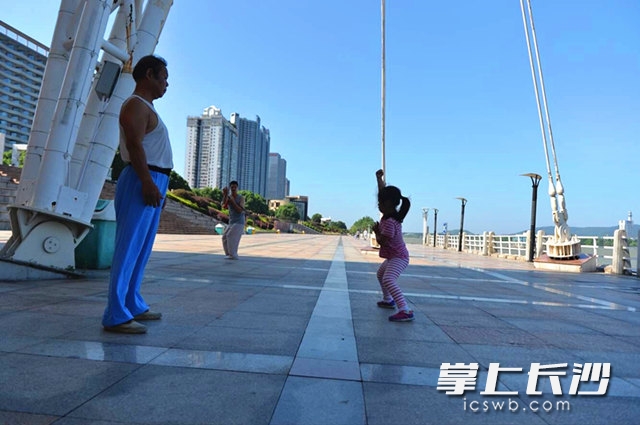 湖南连发高温预警 下月初4号台风有望送清凉