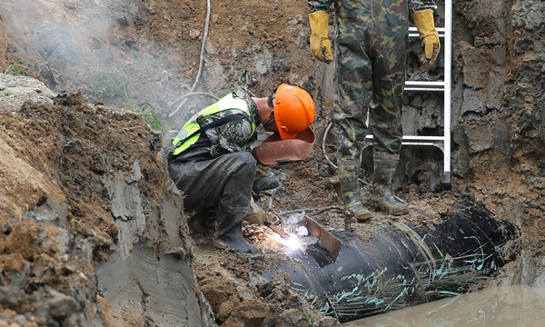 市供排水集团进行大口径管道综合应急抢修演习