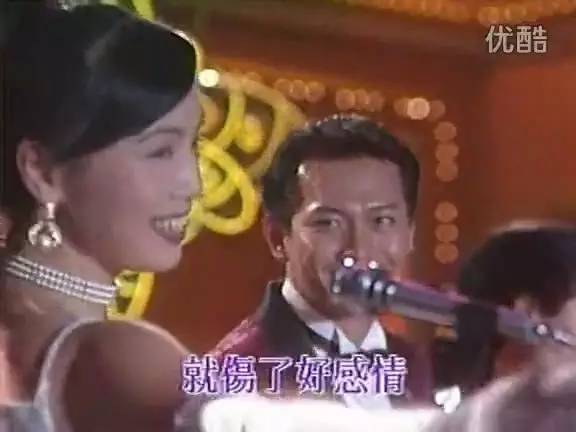 而戏外,江华和邓萃雯假戏真做,也真的恋上了.