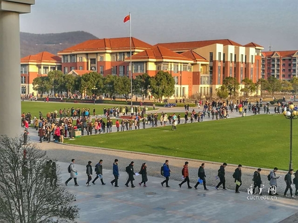 首个电竞本科开考 考生:感觉自己玩了假LOL