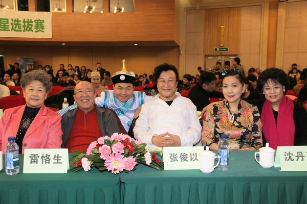张俊以乌尔那真献歌3亿农民工 献礼十九大