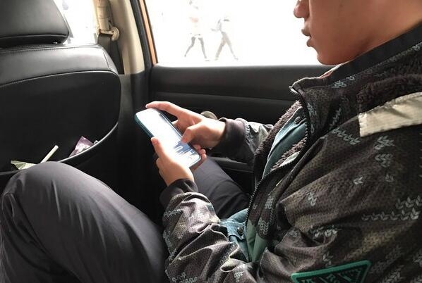 男子偷走女网友手机发现不雅照:你完了