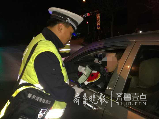 泰安这个酒司机胆真肥 喝了两杯白酒还敢开车