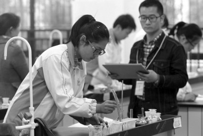 合肥中考理科实验考试开考 明年将用平板电脑