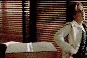 下面我们就来学几招牛逼的脱衣服技巧.