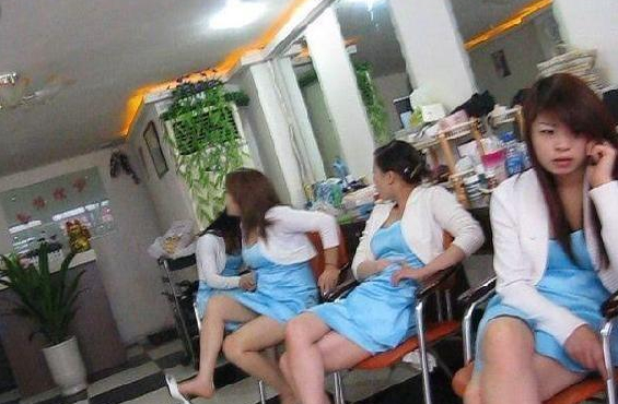 深入偷拍都市桑拿女的真实生活