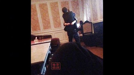 江苏一官员被曝歌厅不雅照