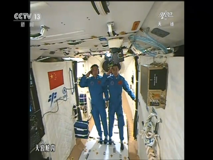 号飞船于北京时间19日凌晨3点半左右与天宫二号成功实施自动交会对接
