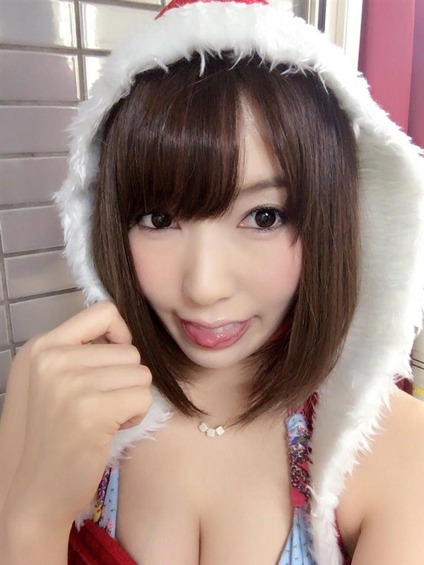波多野结衣穿白丝玩cos:艾蜜莉雅和伊莉雅相当漂亮