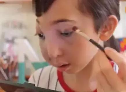 想不到一个丑女生v女生成白天鹅,很多姑娘都看驴脾气男生图片