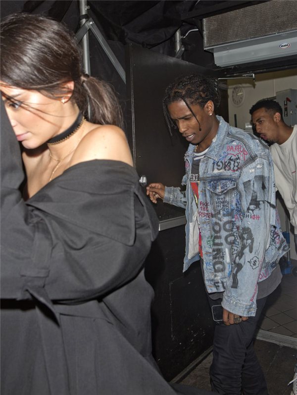 gallery-1470072586-hbz-kendall-asap-rocky-embed