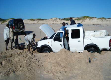 勘探队非洲求生记：中国公司海外找矿的艰辛惊险