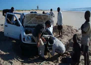 勘探队非洲求生记：中国公司海外找矿的艰辛惊险