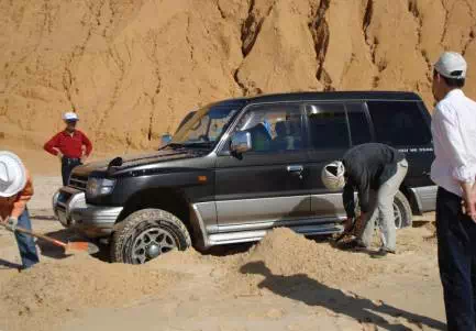 勘探队非洲求生记：中国公司海外找矿的艰辛惊险