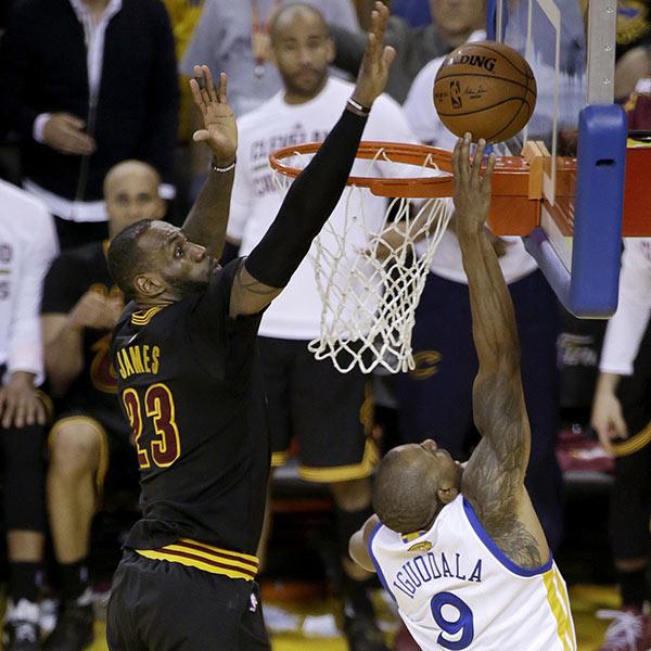 于是总决赛第四场惊险了令人错愕的一幕,詹姆斯跨过倒在地上的格林