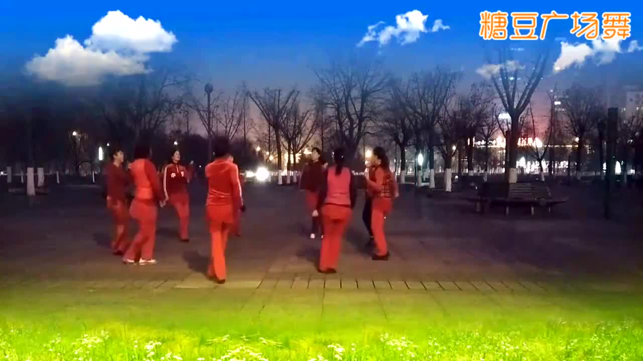 经典红歌广场舞《再唱山歌给党听》圆圈水兵舞
