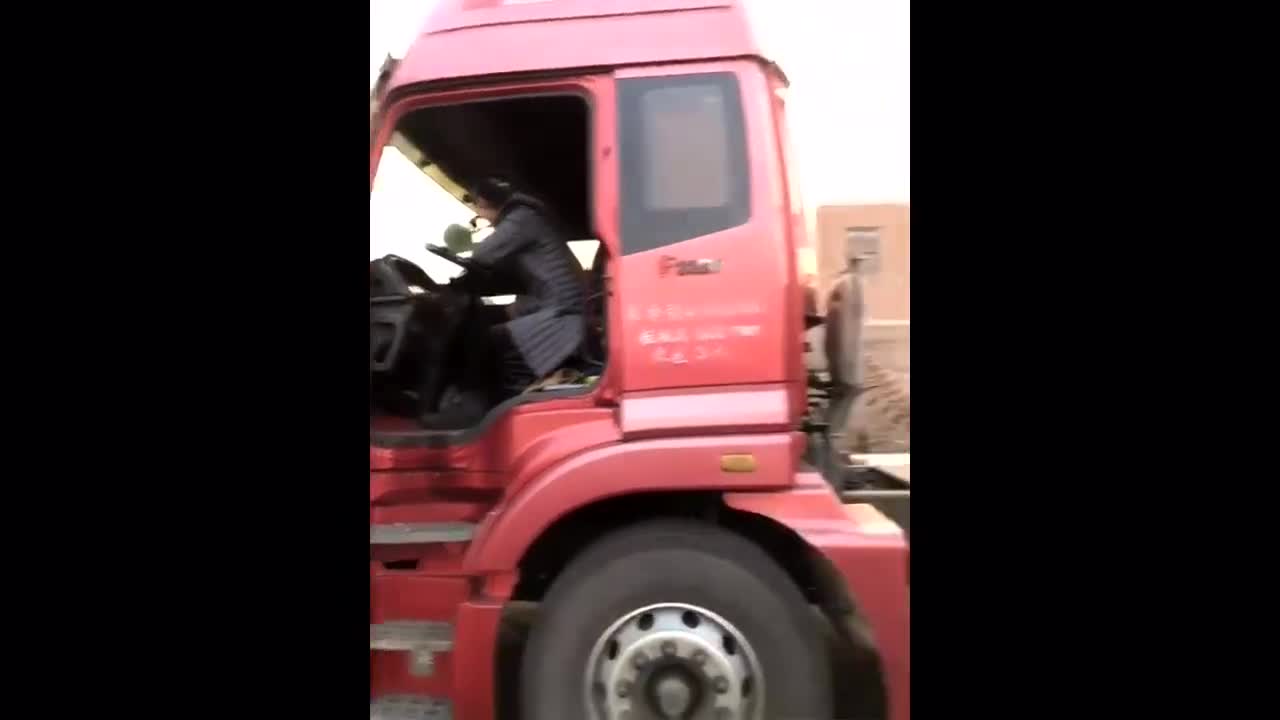 徐州学员的半挂车倒车技术怎么样来点评一下→←视频