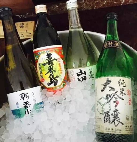 日本酒文化要说起来,嗯…你还是先尝几口感受
