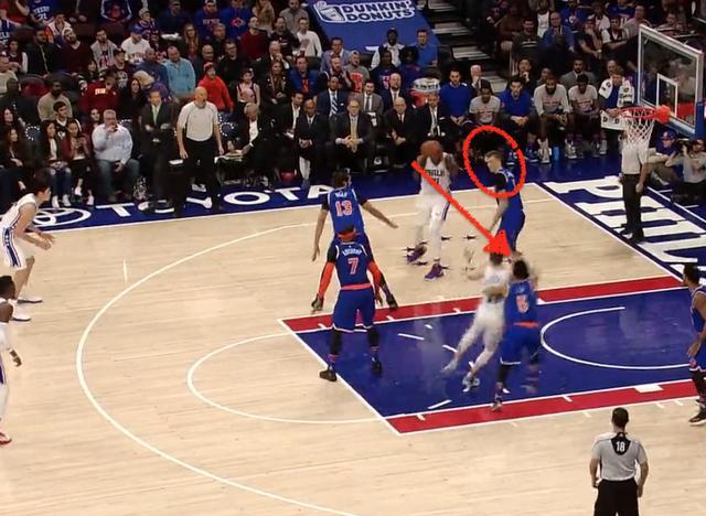 恩比德大梦麦基同附体,遭篮筐盖翻倒地前戏耍