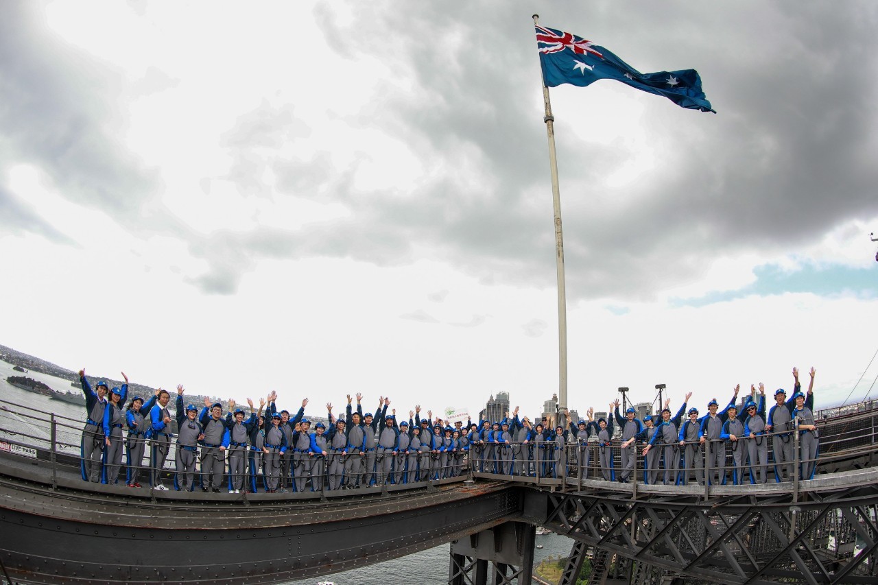 为5加油·为爱攀桥公益活动 四千人为贫困儿