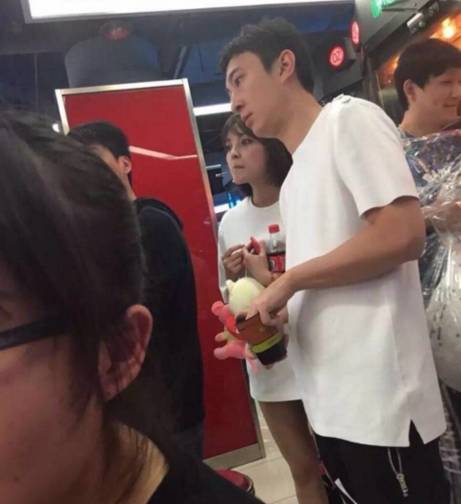 原来娱乐圈有这么多夹娃娃高手！可他们的姿势…