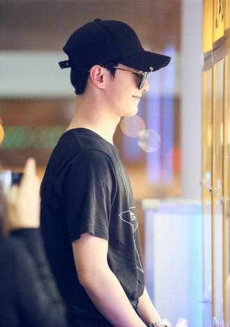 原来娱乐圈有这么多夹娃娃高手！可他们的姿势…