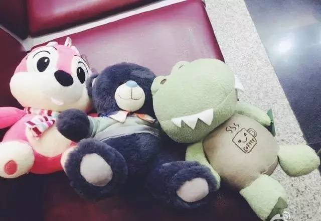 原来娱乐圈有这么多夹娃娃高手！可他们的姿势…