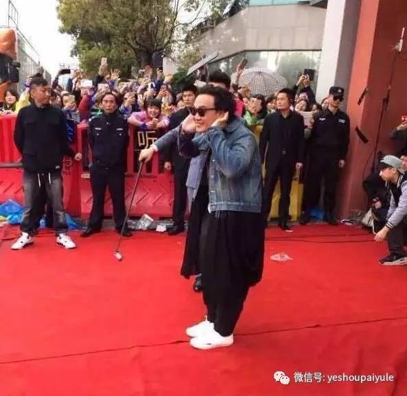 原来娱乐圈有这么多夹娃娃高手！可他们的姿势…