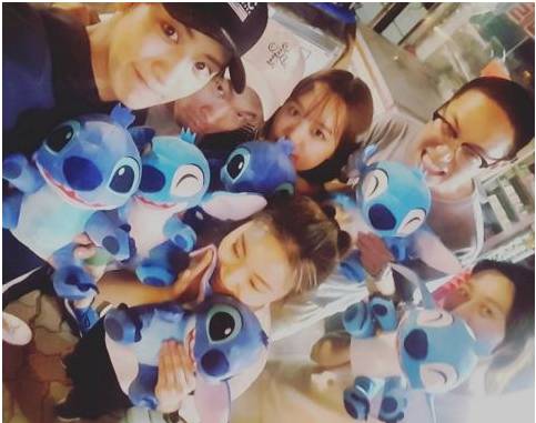 原来娱乐圈有这么多夹娃娃高手！可他们的姿势…