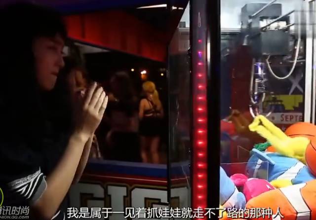 原来娱乐圈有这么多夹娃娃高手！可他们的姿势…