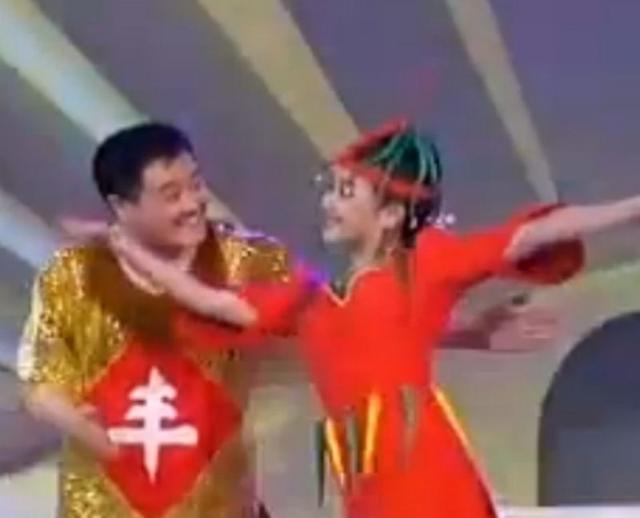 她凭9秒走红春晚,曾搭档赵本山,如今59岁仍美艳