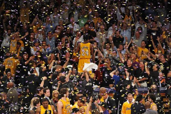 42投16中,湖人球馆竟响起MVP,难怪科比从不回来看比赛_凤凰体育