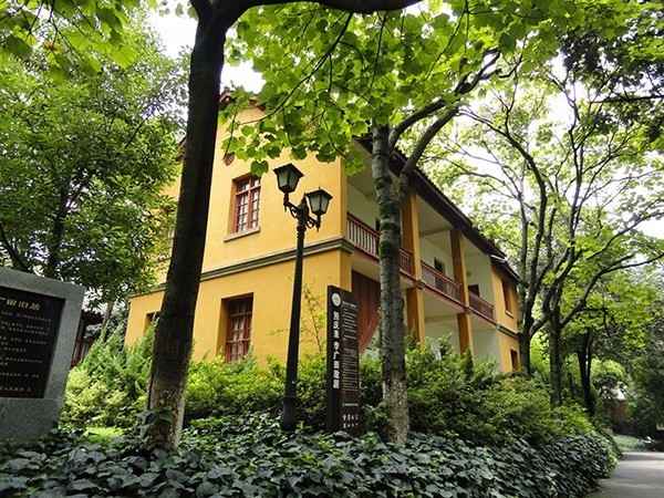 云南口碑很好却很难考的高中、大学,以后孩子