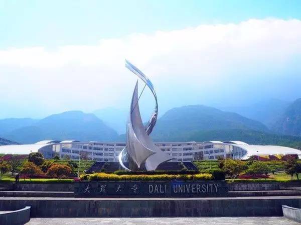 云南口碑很好却很难考的高中、大学,以后孩子