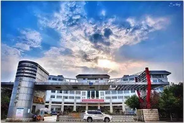 云南口碑很好却很难考的高中、大学,以后孩子