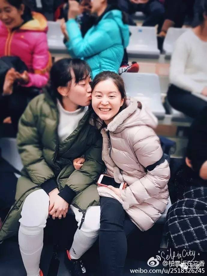 她是《小鱼儿与花无缺》里的小仙女柏雪,一夜