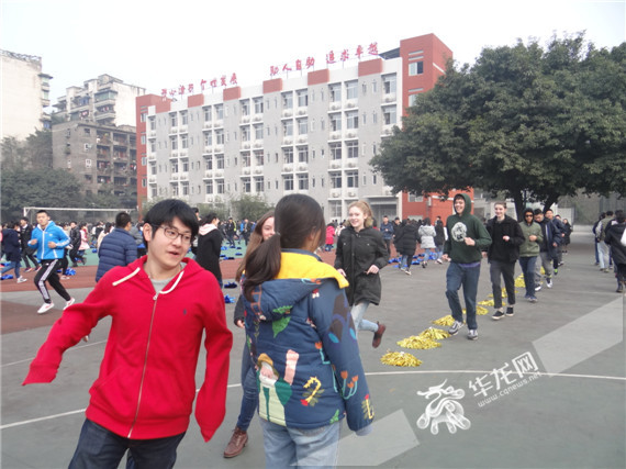 两国学生一起运动 重庆三十二中供图 华龙网发.JPG