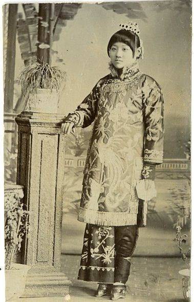 清代女人三寸金莲最真实照片，连小女孩也要缠足_凤凰网