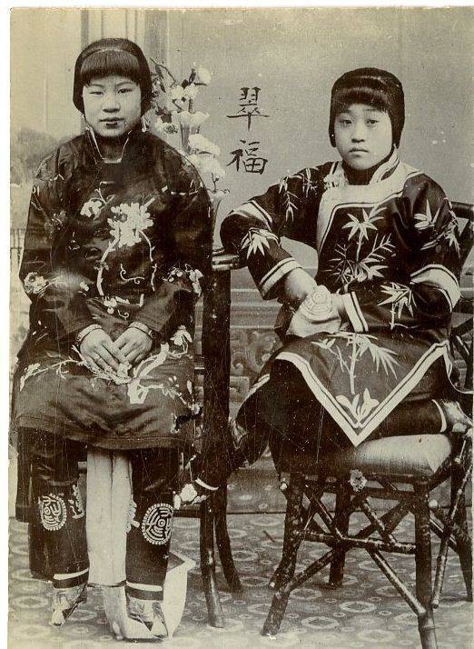 清代女人三寸金莲最真实照片，连小女孩也要缠足_凤凰网