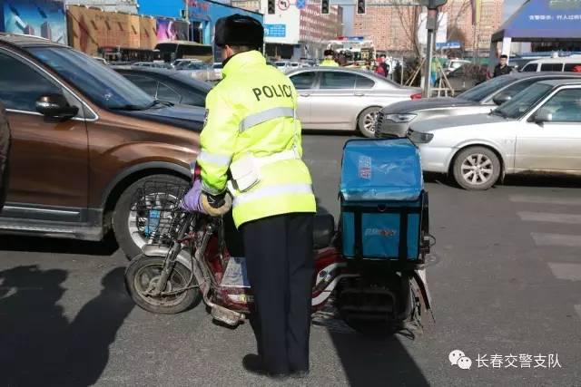 长春交警昨日启动行人,电动自行车,摩托车专项整治行动
