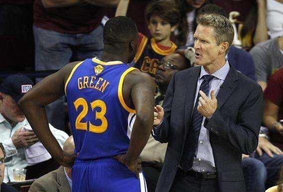 詹皇死敌炮轰克城抱团让比赛丑陋 解体呼之欲