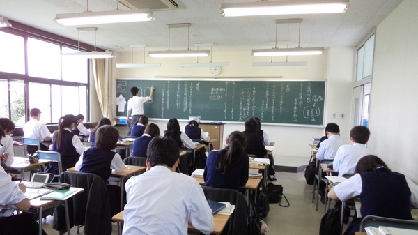 越来越多的人v学费去陕西读学费?免高中高中日本图片
