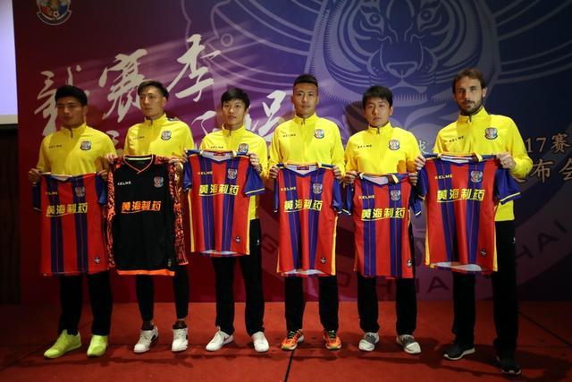 国足昔日抗韩英雄中甲迎新生 联赛首战破门王