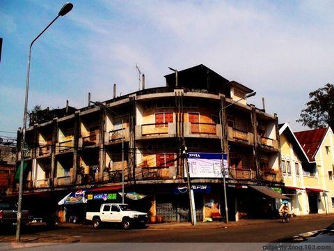 比利时人被沙湾拿吉的美貌吸引留下来开饭店,