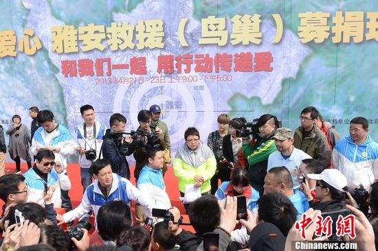 韩红想销毁自己的网友,狗屁都笑疯了,我却想爱情包图的表情表情图片