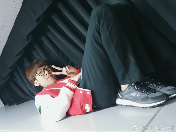 Faker出道四周年 蜗壳化身表情包!_esports电子