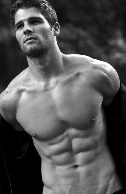 肌肉是男人最好的外衣,晒晒自己的肌肉吧!