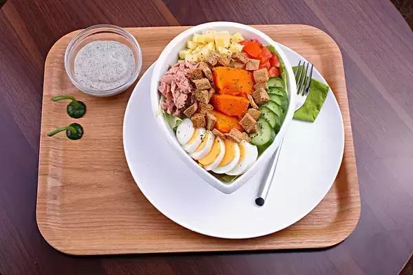不要吃得过饱如果你吃饱了,或者是刚好有饱腹感,请停止进食.