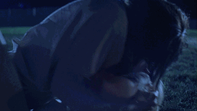 这也许是她们一生中最快乐的夜晚. 舞会结束后,女孩们被屯回家.