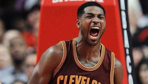 骑士内讧矛盾升级? 比赛中怒吼争吵詹姆斯不满TT汤普森表现_凤凰体育